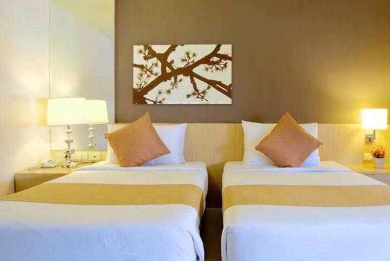 Grand Alpine Hotel Bangkok Luaran gambar