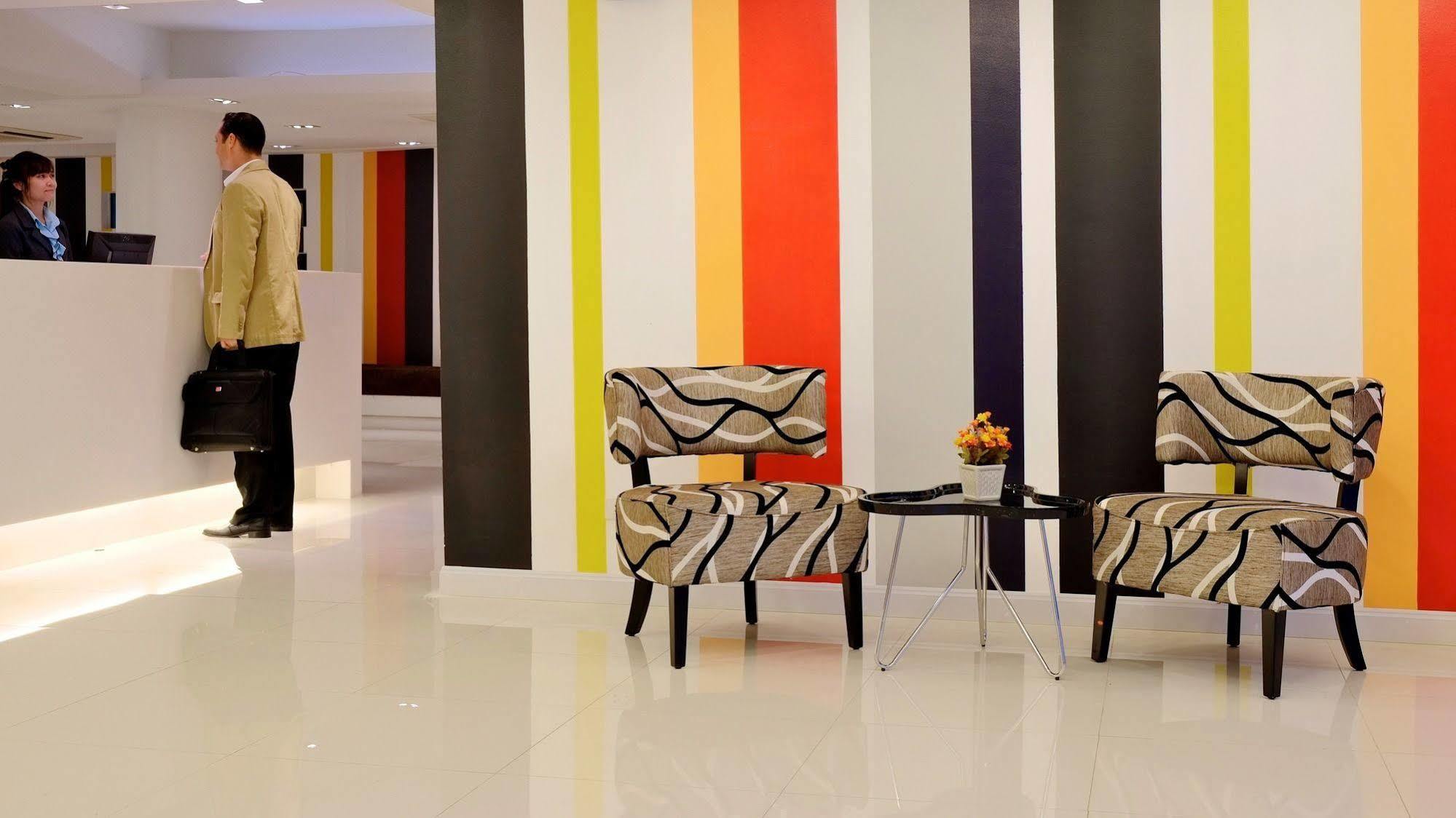 Grand Alpine Hotel Bangkok Luaran gambar