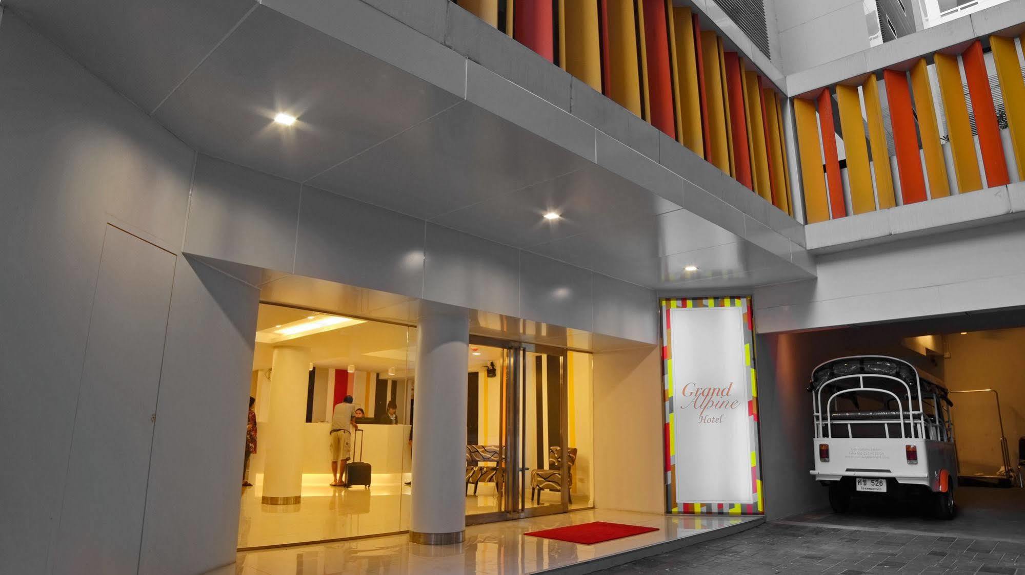 Grand Alpine Hotel Bangkok Luaran gambar
